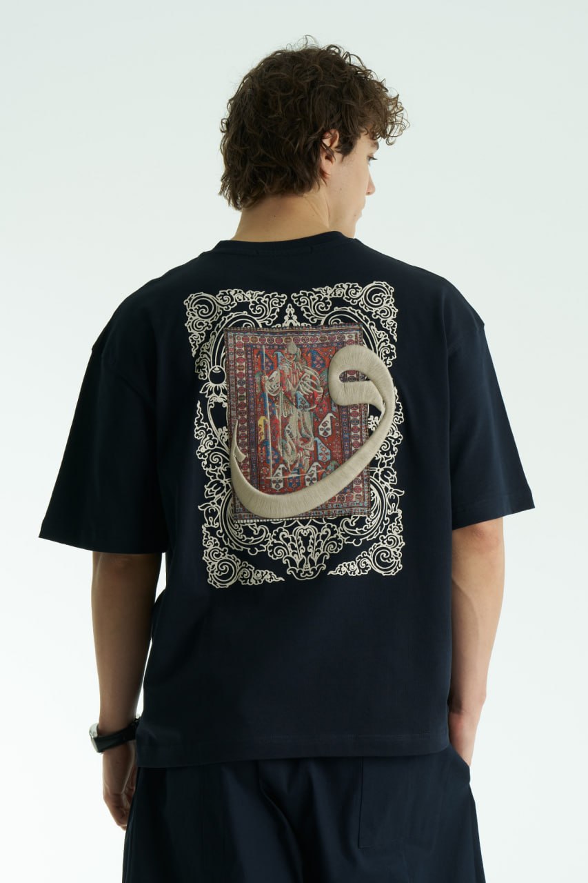 Vav, t-shirt oversize bleu marine, vue de dos — SAW URBANITY